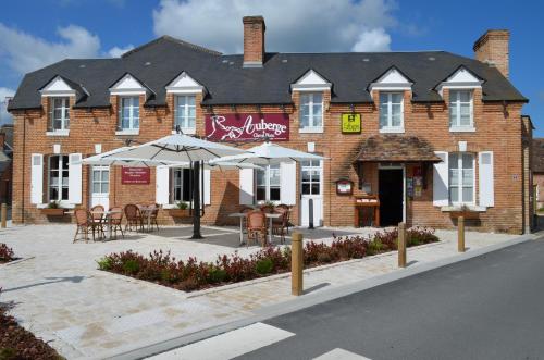 Auberge du Cheval Blanc : Hotel near La Marolle-en-Sologne
