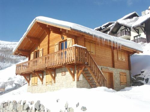 Odalys Chalet Sapins les Loups : Guest accommodation near Huez