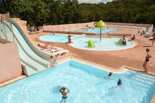 Camping Lou Cantaire : Guest accommodation near Saint-Paul-en-Forêt