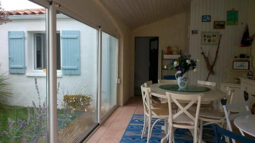 Chambre d'Hôtes Armoise : Bed and Breakfast near Saint-Xandre