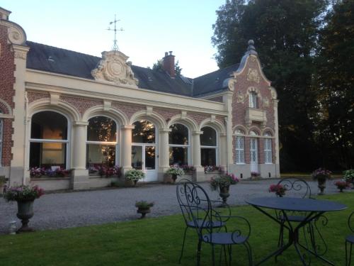 Le Château Des Ormes : Bed and Breakfast near Frelinghien