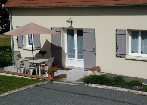 Les Gites De Colliers : Guest accommodation near La Chapelle-Saint-Martin-en-Plaine