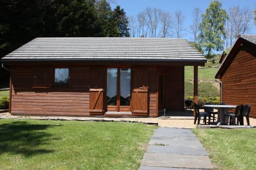 Volcans Vacances Les Chalets Du Lac : Guest accommodation near Olby