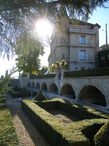 Château du Grand Jardin : Bed and Breakfast near Oraison