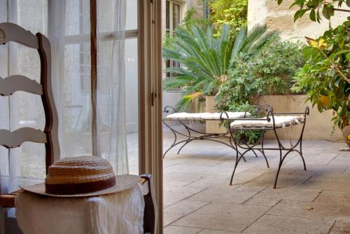 Autour Du Petit Paradis : Guest accommodation near Avignon