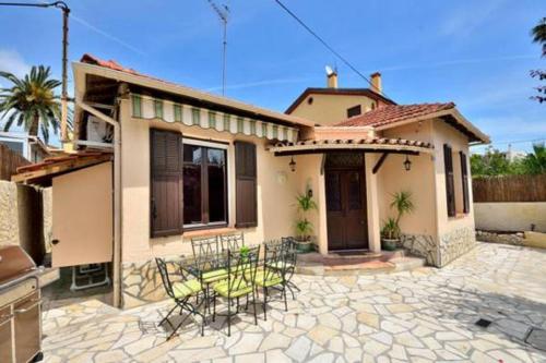 Cosy Antibes villa : Guest accommodation near Antibes