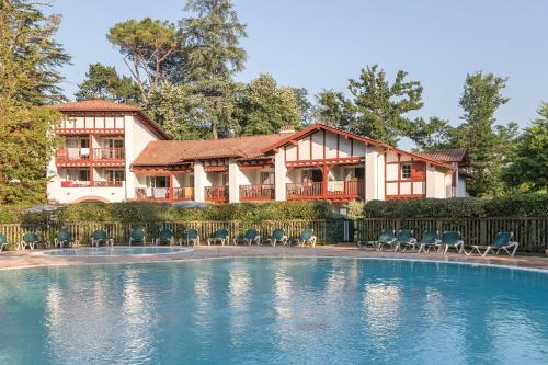 Résidence Pierre & Vacances Le Parc D’Arradoy : Guest accommodation near Hosta