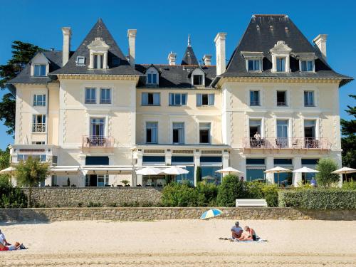 Hôtel Vacances Bleues Villa Caroline : Hotel near Batz-sur-Mer