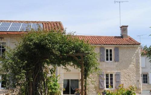 La Poussardiere : Guest accommodation near Saint-Aubin-la-Plaine