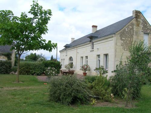 Les Vignes Roses : Bed and Breakfast near Vernoil-le-Fourrier