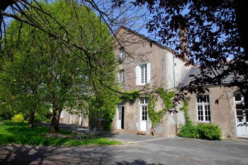 La Bonne Ecole : Bed and Breakfast near Saint-Aubin-des-Ormeaux