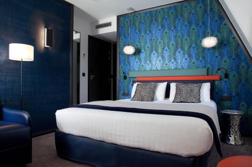 disatance from hilton paris opera to eiffel tower