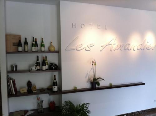 Hotel The Originals Les Amandiers : Hotel near La Roche-de-Glun