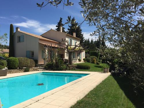 Le Mas des Lauriers : Bed and Breakfast near Fontvieille