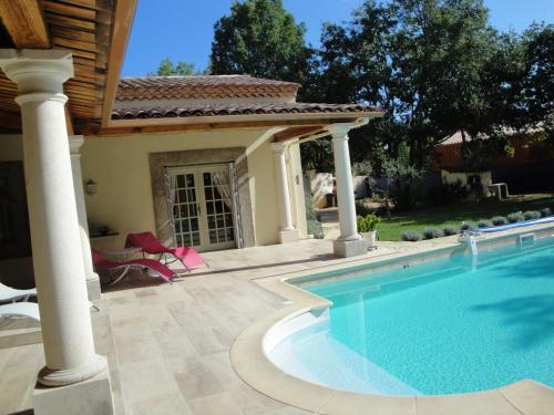 Chambre d'Hôte Couguiolet - avec piscine : Bed and Breakfast near Saint-Césaire-de-Gauzignan