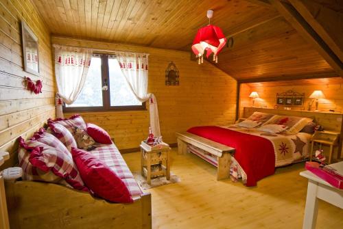 Chalet la Colombière : Bed and Breakfast near Froges