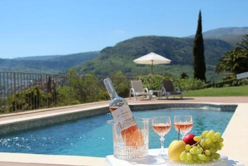 Villa Mirena : Guest accommodation near Le Rouret