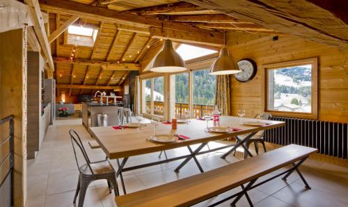 Chalet l'Arolle : Guest accommodation near Taninges