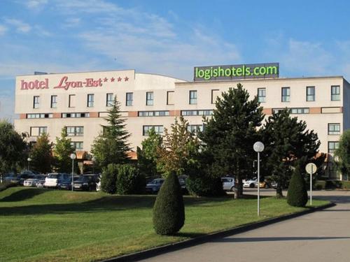 Logis Lyon Est Porte de l'Ain : Hotel near Saint-Maurice-de-Beynost