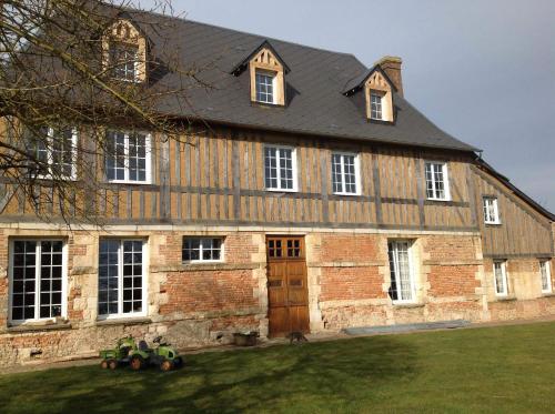 Le Saint Aubin : Guest accommodation near La Saussaye