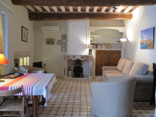 St Jacques - Les Maisons de Vincent : Guest accommodation near Arles