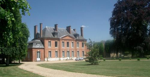 Chateau d' Emalleville : Bed and Breakfast near La Chapelle-du-Bois-des-Faulx