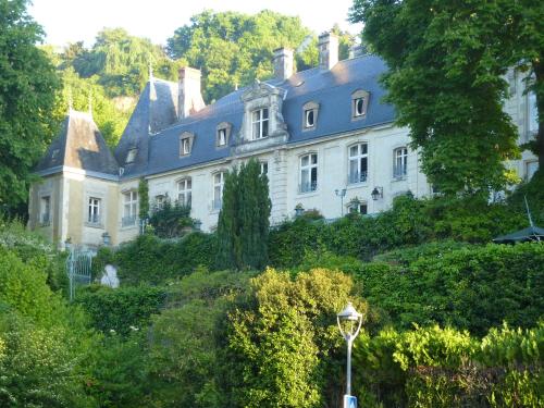 Chateau de la Voute : Bed and Breakfast near Fortan