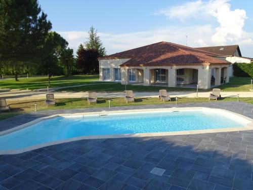 Maison d'hôtes Villa Soleil : Guest accommodation near Monmadalès