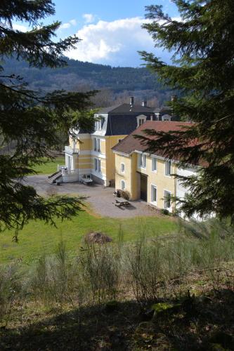Aux Alpagas De Hielle : Guest accommodation near Le Val-d'Ajol