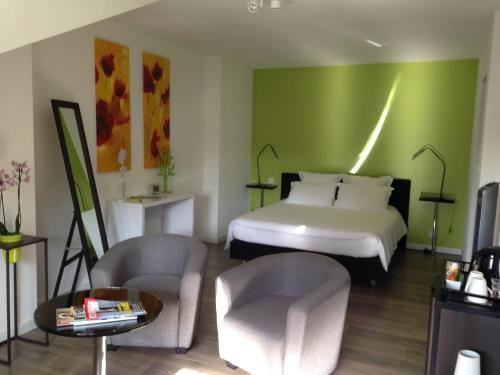 Les Chambres Lauryvan : Bed and Breakfast near Saint-Brice-sur-Vienne