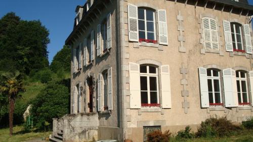 La Belle Maison : Bed and Breakfast near Sauviat-sur-Vige