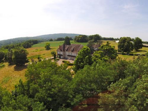 Chateau de Corrigé : Bed and Breakfast near Thouron