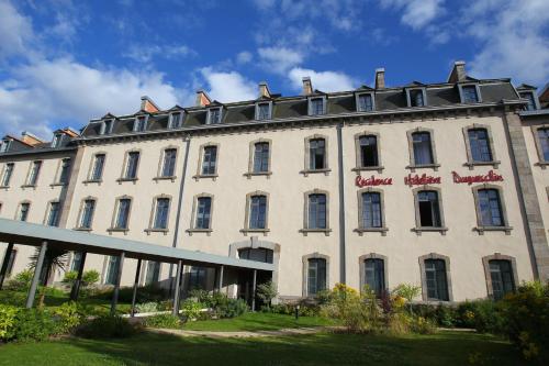 Vacancéole - Le Duguesclin : Hotel near Le Hinglé