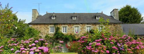 Manoir de Kerguezennec Holiday Home : Guest accommodation near Plouëc-du-Trieux