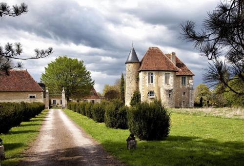 Château de Saint Georges : Bed and Breakfast near Nohant-en-Goût