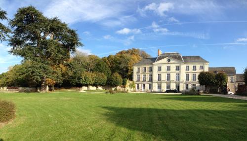B&B Château Laborde Saint Martin : Bed and Breakfast near Ouchamps