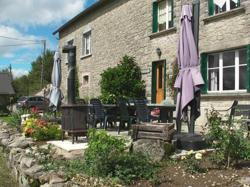 Maison Chabrat : Bed and Breakfast near Couffy-sur-Sarsonne