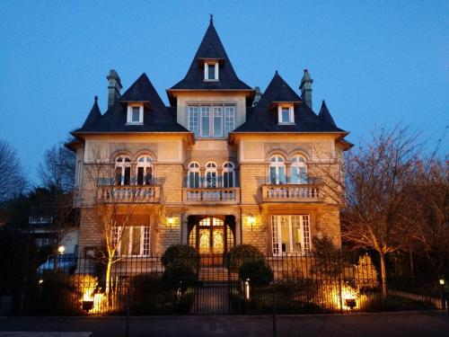 Le Castel Guesthouse : Bed and Breakfast near Saint-Paul-du-Vernay