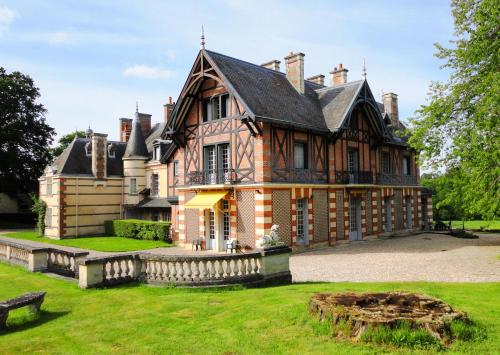 B&B Chateau De La Faye : Bed and Breakfast near La Chapelotte