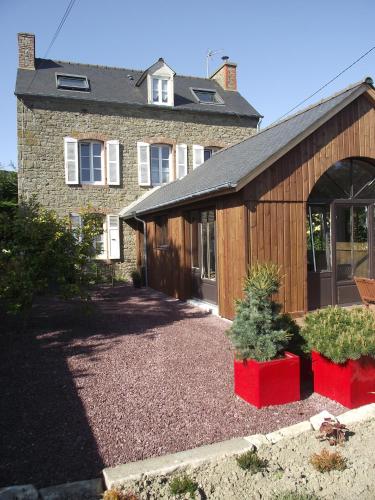 Chambres d'hôtes Le Clos d'Enhaut : Guest accommodation near Ploubalay
