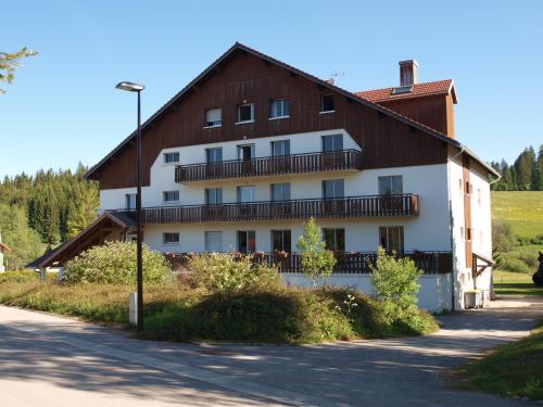 La Roche du Trésor Village Vacances : Guest accommodation near Châtelblanc