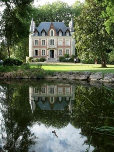 Maison d'hôtes Le Manoir de Contres : Hotel near Lassay-sur-Croisne