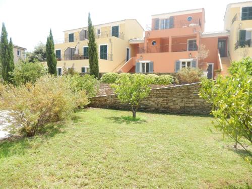 Résidence Les Bosquets : Apartment near Santa-Maria-di-Lota