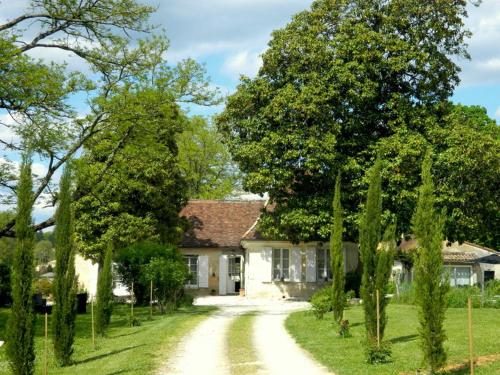 Domaine de L'ostal : Guest accommodation near Saint-Germain-et-Mons