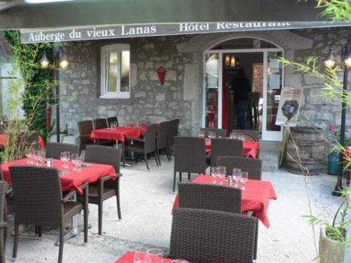 Auberge du Vieux Lanas : Hotel near Saint-Maurice-d'Ardèche