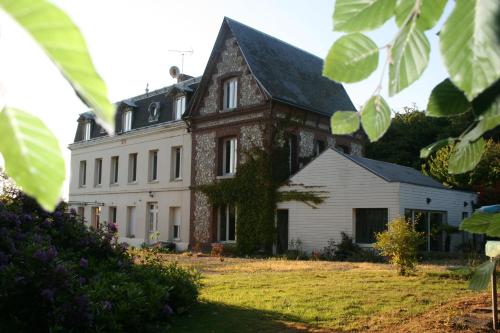 Les Sous Bois : Guest accommodation near Manéglise