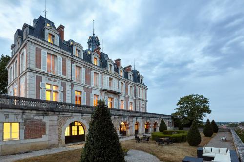 Hotel The Originals Château Saint-Michel (ex Relais du Silence) : Hotel near Crissey