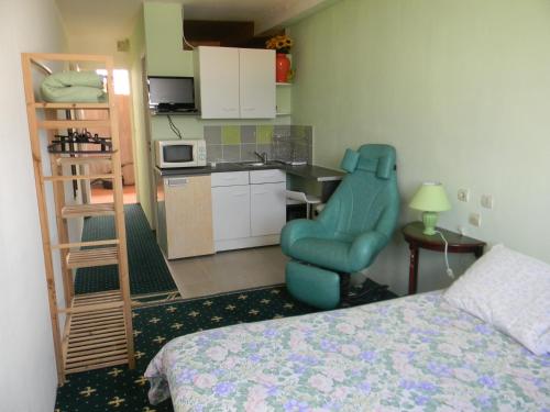 Chez Nadine : Guest accommodation near La Colombe