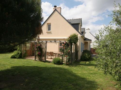 Holiday Home La Marine : Guest accommodation near Locoal-Mendon