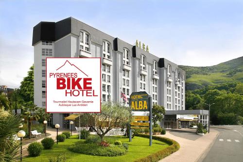 Hôtel Alba : Hotel near Ayzac-Ost